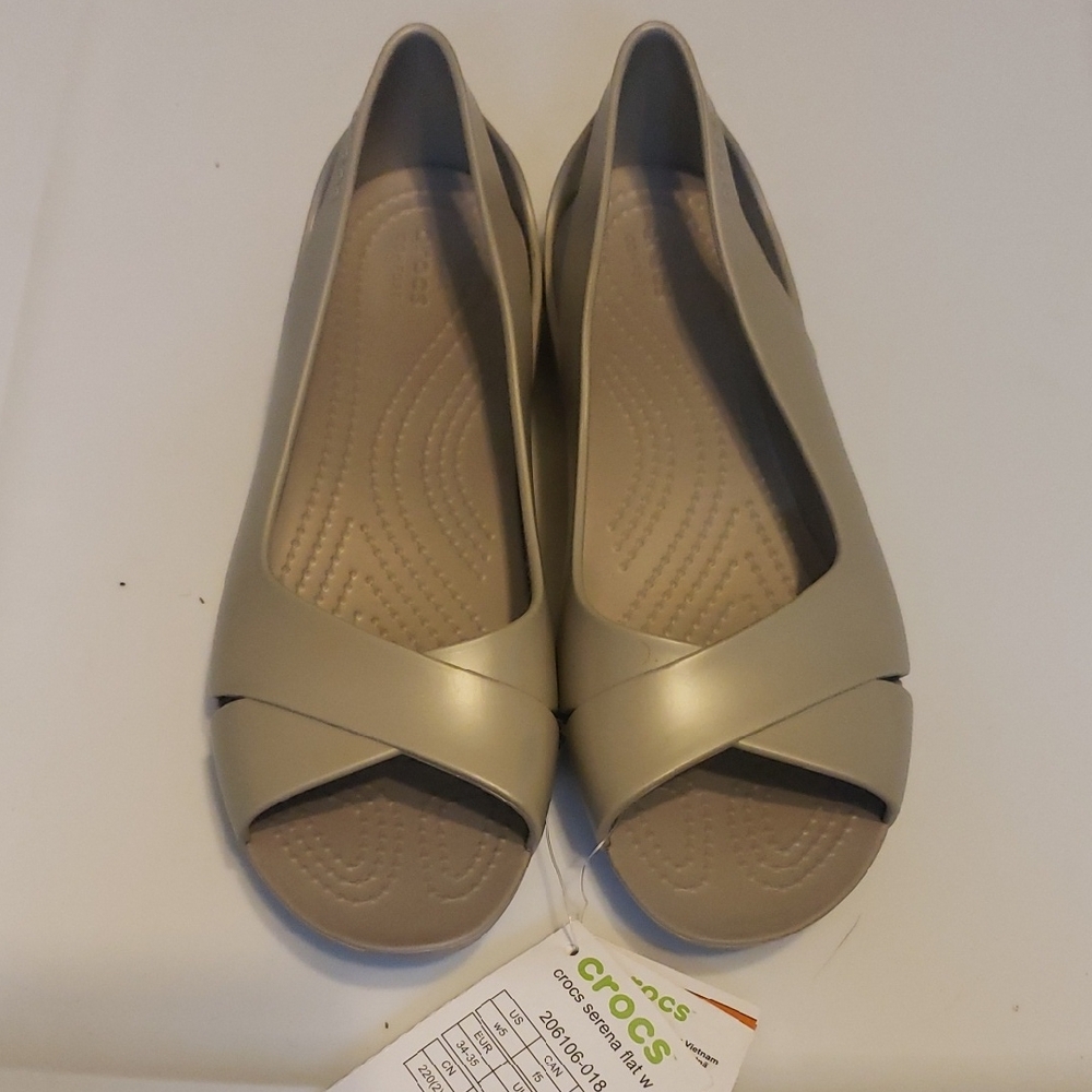 SH193 NWT CROCS Women's Tan Flats Size 5